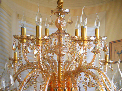 歐式華麗典范 琥珀色18頭水晶大吊燈，點亮酒店與豪宅的璀璨風(fēng)采